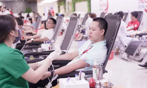 Người TNG Holdings Vietnam mang “giọt thương” gửi vào ngân hàng máu