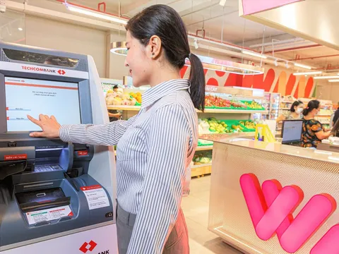 Techcombank mua hàng trăm nghìn voucher của Winmart, Winmart+