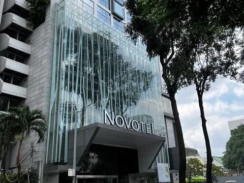 Chủ khách sạn Novotel Saigon Centre báo lỗ 369 tỷ đồng, vốn chủ sở hữu âm gần nghìn tỷ đồng