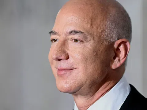 Jeff Bezos lại soán ngôi Elon Musk để trở thành người giàu nhất thế giới