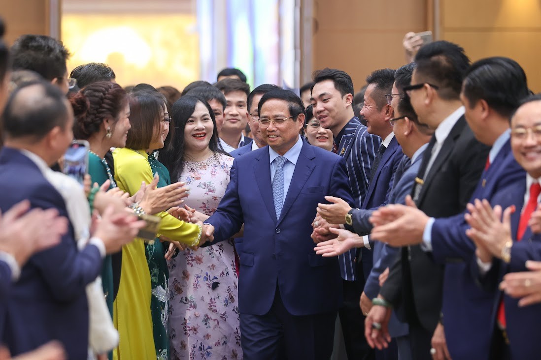 doanh-nhan-viet-nam-pham-minh-chinh-1760319105.jpg