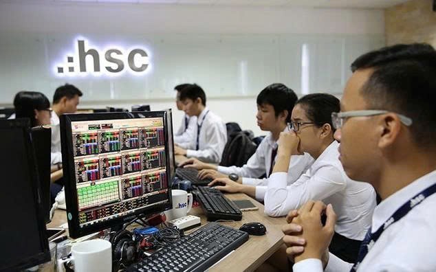 Lãnh đạo HSC đăng ký bán 350.000 cổ phiếu HCM