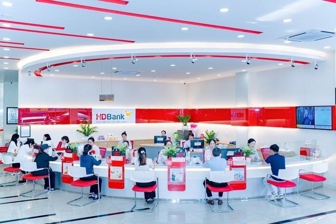 Thoát đáy NIM, HDBank (HDB) bứt tốc lợi nhuận nhờ tín dụng tăng vọt và cú hích VietJet
