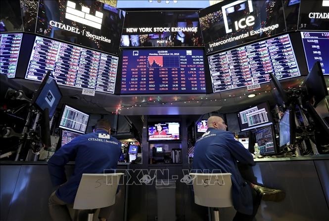 Chứng khoán Mỹ giảm điểm phiên đầu tuần khi lợi suất vọt lên 5%