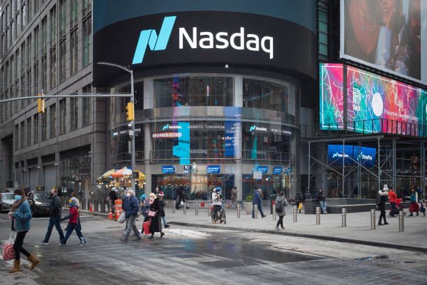 Nasdaq Composite mất hơn 1% sau khi OpenAI công bố doanh thu