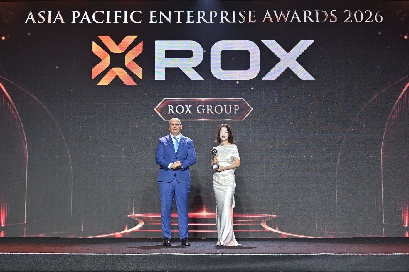 rox-group-nhan-giai-thuong-1792578741.jpg