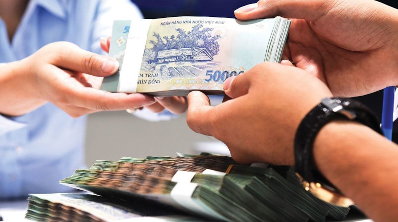 Hai ngân hàng đầu tiên công bố giảm lãi suất cho vay đến cuối năm tới 3,5%/năm