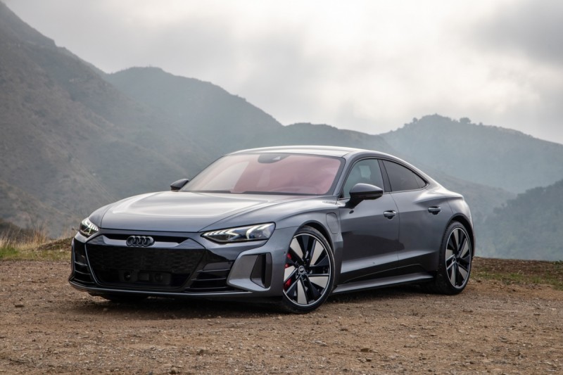 Lỗi hệ thống treo, Audi E-Tron GT và Porsche Taycan bị triệu hồi