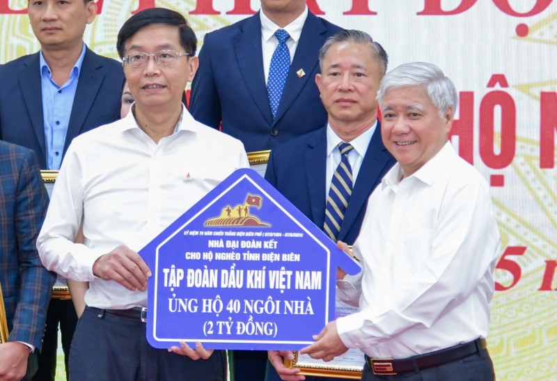Petrovietnam trao tặng 2 tỷ đồng xây dựng nhiều “mái nhà hạnh phúc” tại Điện Biên