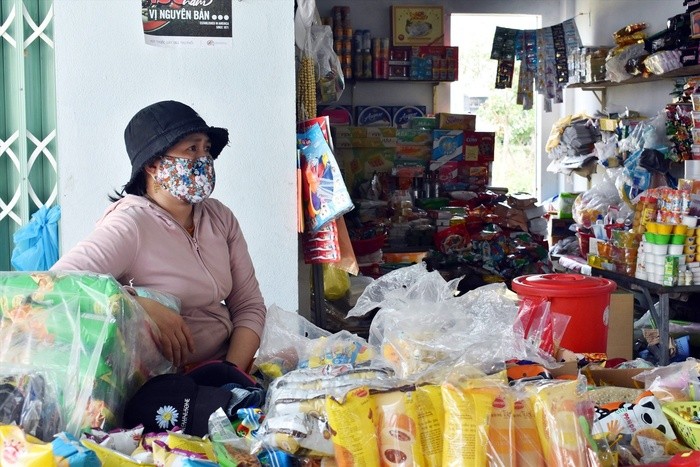 Đói khách hụt tiền, tiểu thương loay hoay tìm lối thoát