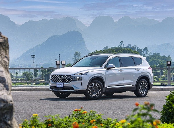 Hyundai Santa Fe Hybrid chính thức "lên kệ" tại Việt Nam
