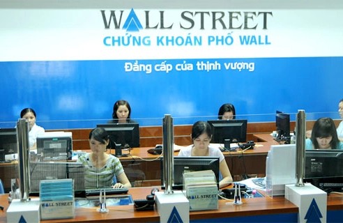 Chứng khoán SmartInvest và Phố Wall nhận án phạt từ UBCKNN