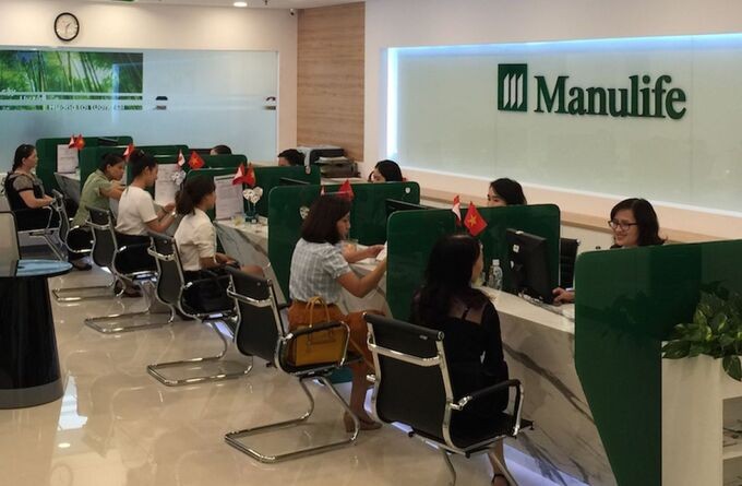 Manulife: Doanh thu phí bảo hiểm nhân thọ khai thác mới giảm hơn một nửa
