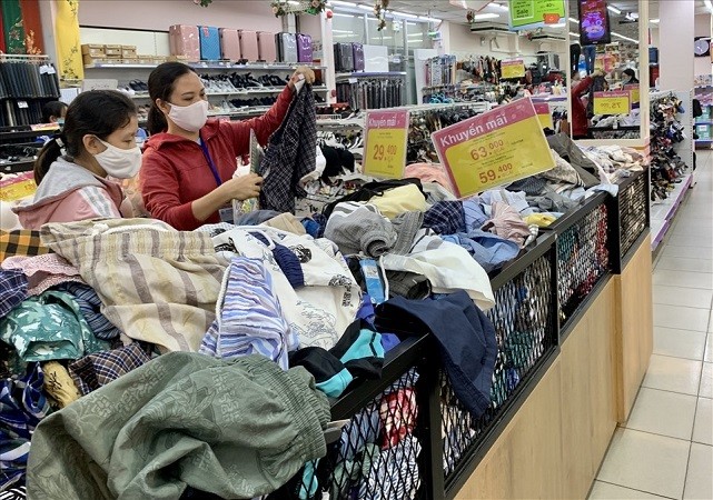 Hàng loạt siêu thị tung khuyến mãi, giảm giá nhằm kích cầu tiêu dùng