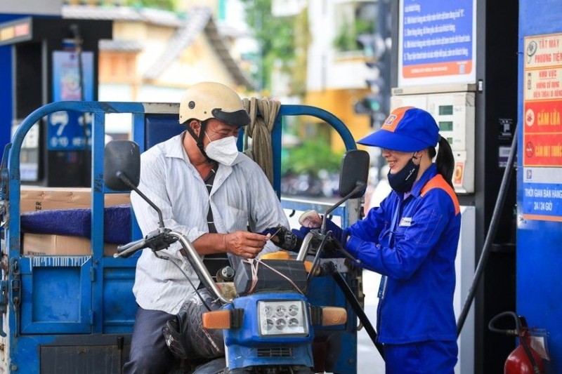 Giá xăng dầu điều chỉnh giảm nhẹ từ 15h chiều nay