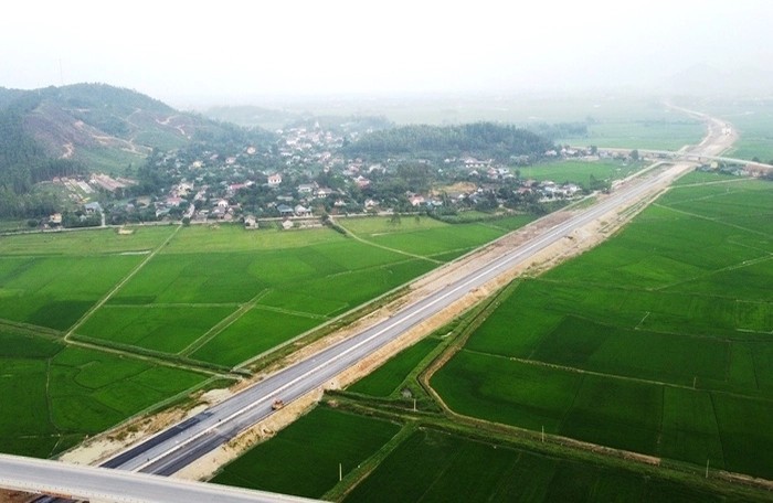 Hình ảnh Cao tốc Diễn Châu - Bãi Vọt trước ngày thông xe 30/4