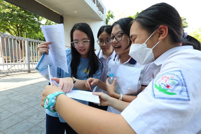 Sáng nay, hơn 100 nghìn thí sinh Hà Nội làm thủ tục dự thi vào lớp 10