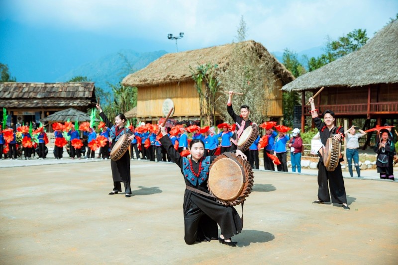Trải nghiệm văn hóa 7 dân tộc Tây Bắc trong Lễ hội Mùa vàng Bản Mây
