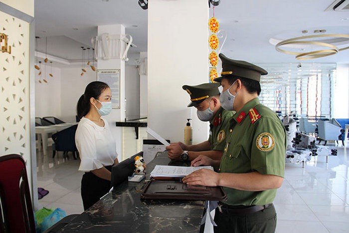 Đề xuất tạm hoãn xuất cảnh với cá nhân, chủ hộ kinh doanh nợ thuế