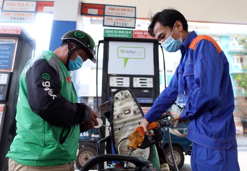 Dự báo giá xăng giảm nhẹ trong kỳ điều hành ngày mai 13/3