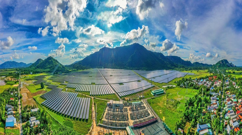Việt Nam sẽ phát triển 2 trung tâm công nghiệp, dịch vụ năng lượng tái tạo