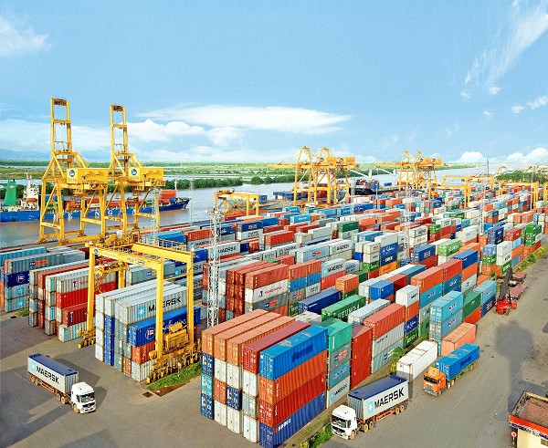 Thu ngân sách từ xuất nhập khẩu vượt 182.000 tỷ đồng