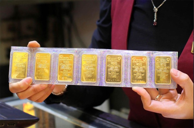 Sớm nhất đến 2026 mới được nhập khẩu, giá vàng trong nước sẽ diễn biến ra sao?