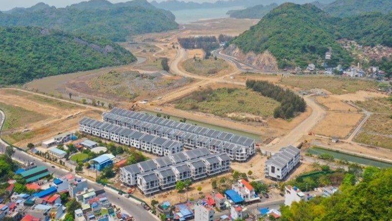 Loạt ‘ông lớn’ bất động sản có lãi nhờ ‘bán con’