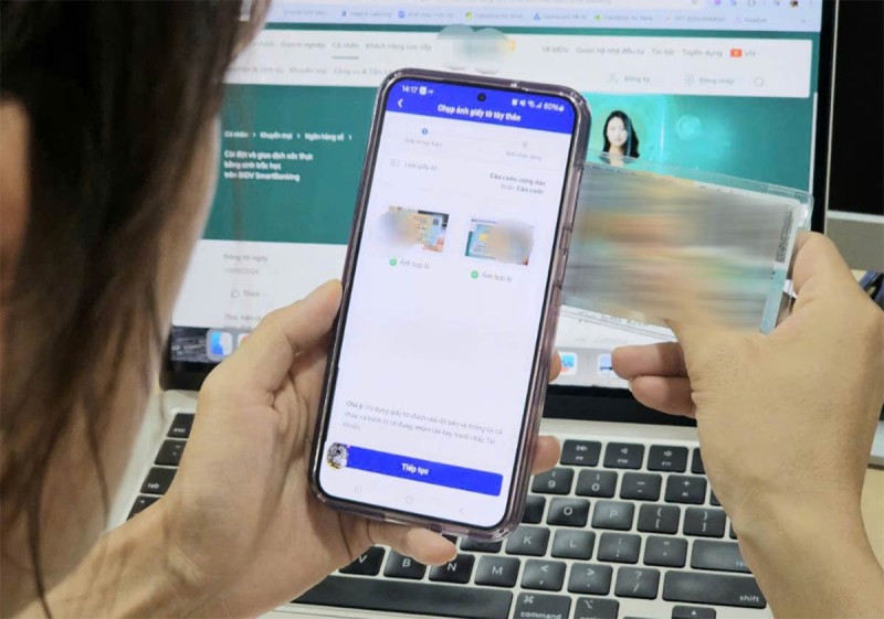 Ngân hàng phải gặp trực tiếp khách, đối chiếu sinh trắc học khi mở thẻ
