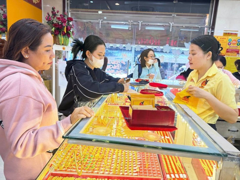 Giá vàng tăng mạnh, Ngân hàng Nhà nước lý giải nguyên nhân