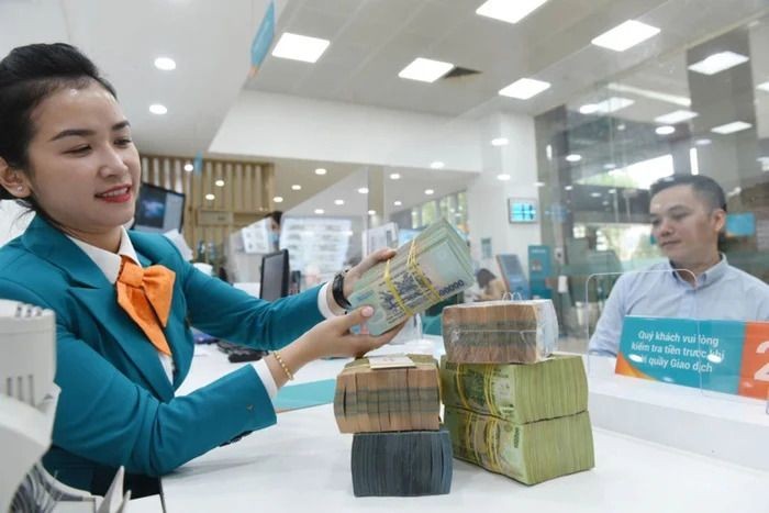 Lãi suất cho vay bất động sản lên gần 14%/năm: Người mua nhà 'ngồi trên đống lửa'