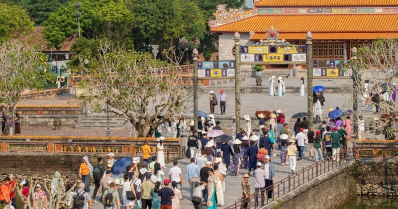 Du lịch Việt Nam đón 12 triệu lượt khách, doanh thu đạt kỷ lục tại nhiều địa phương