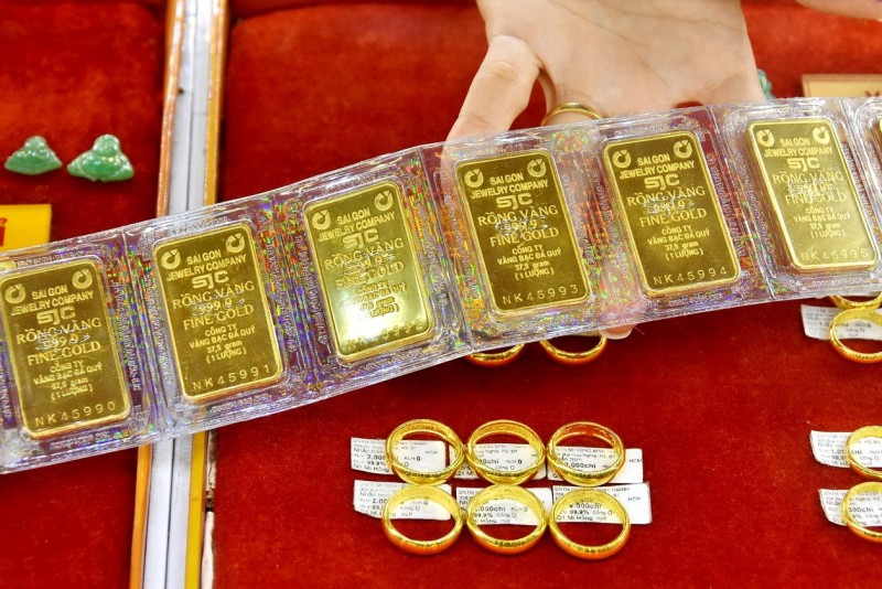 Giá vàng ngày 17/8: Vàng SJC và nhẫn trơn tăng 800.000 đồng/lượng