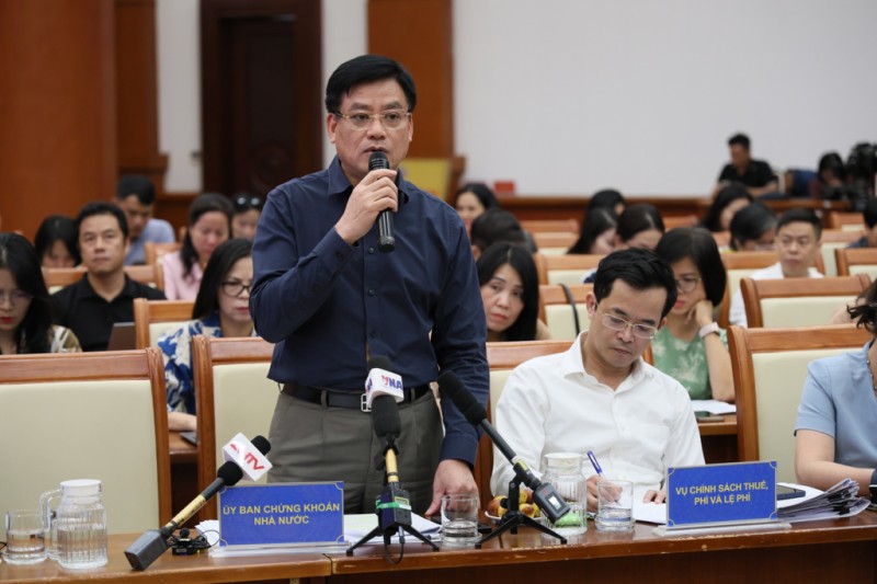 UBCKNN đang nghiên cứu giao dịch chứng khoán xuyên trưa, nới biên độ giá