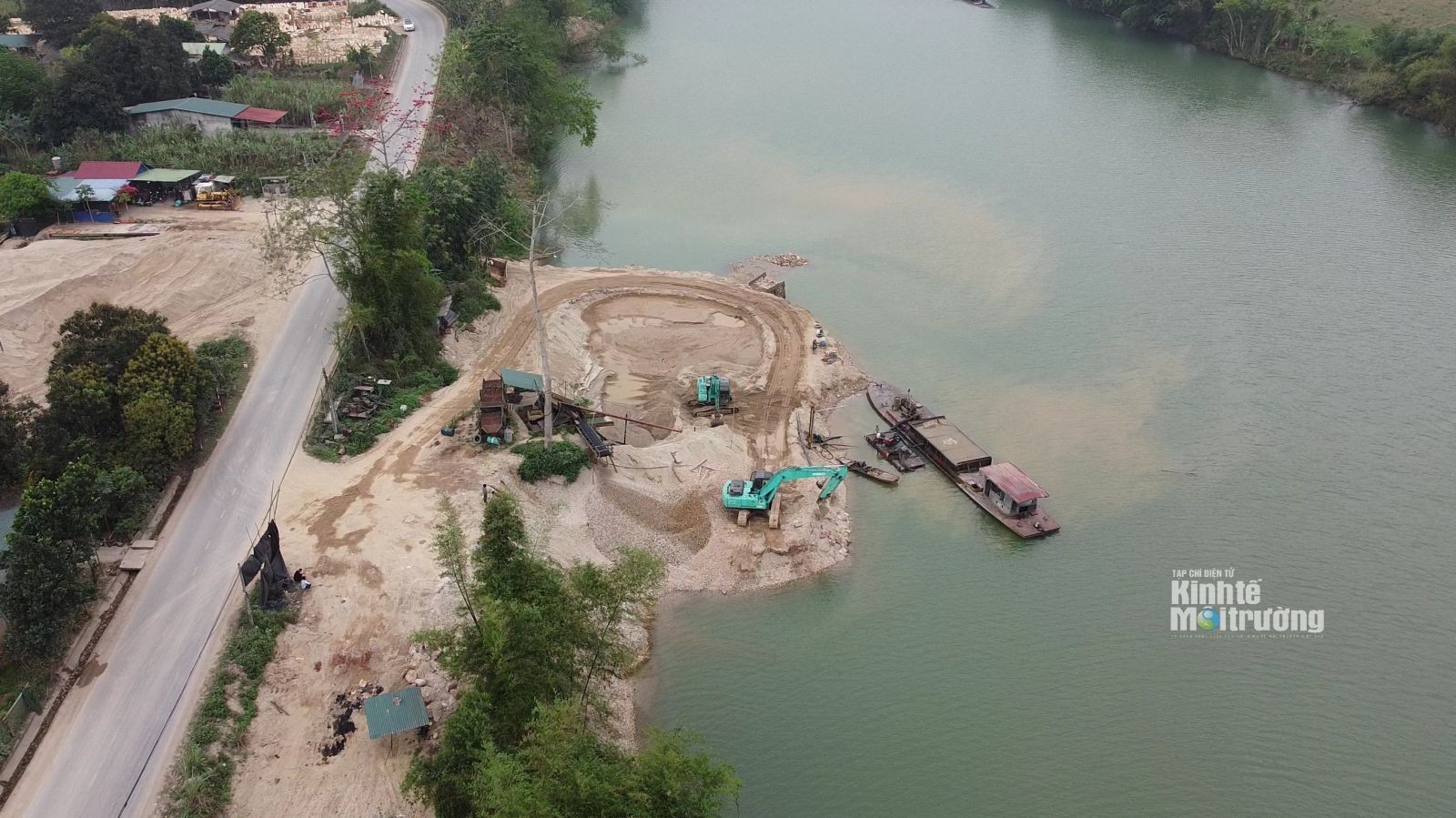 Lào Cai: Làm rõ việc doanh nghiệp đổ đất san lấp trên sông Chảy