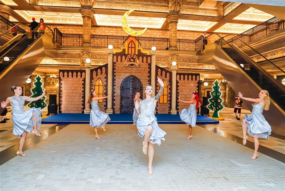 Du khách quốc tế hào hứng trải nghiệm Lễ hội mùa đông trên đỉnh Bà Nà