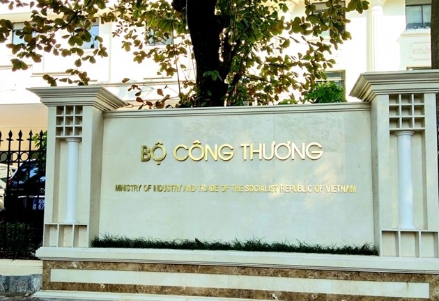 Bộ Công Thương duyệt mua điện giá vượt trần, nghìn tỷ chi sai làm sao đòi lại?