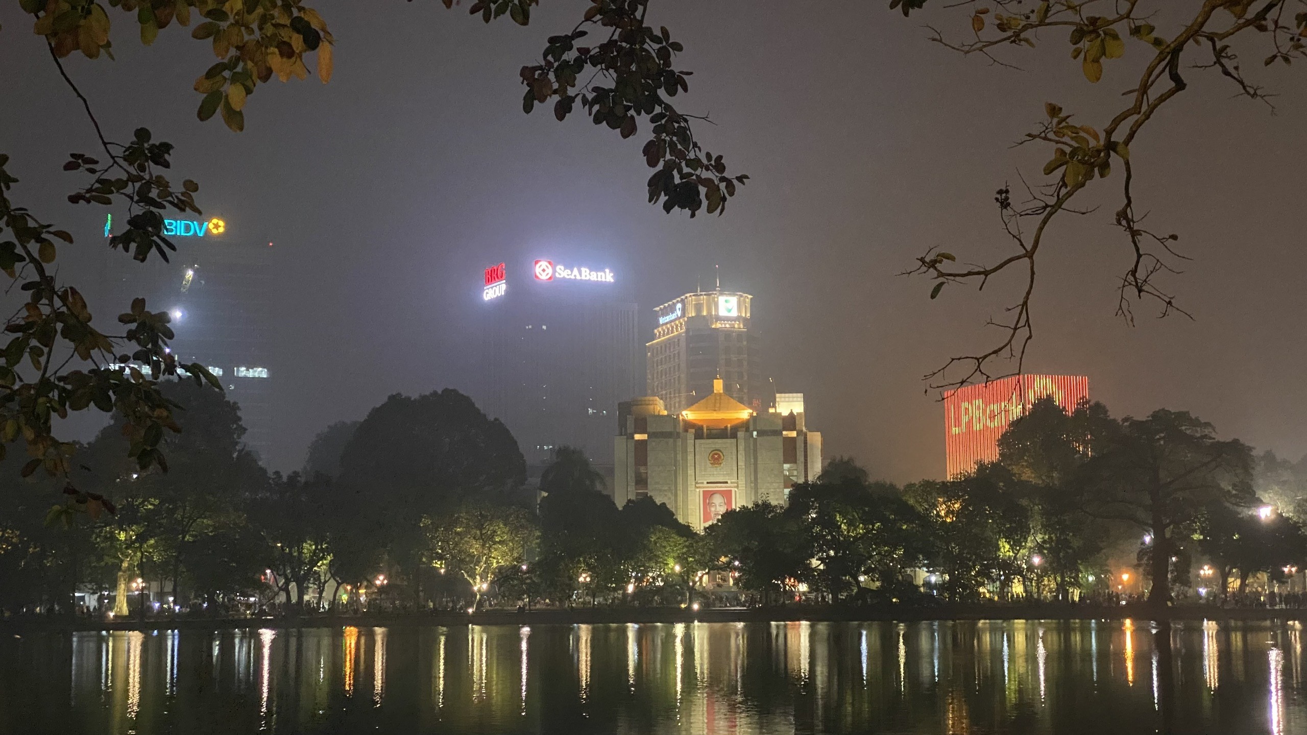 Hé lộ thu nhập của lãnh đạo và nhân viên ngân hàng năm 2023