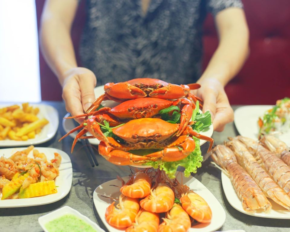 Ăn buffet hải sản Cửu Vân Long, khách hàng phản ánh chất lượng đồ ăn có vấn đề?