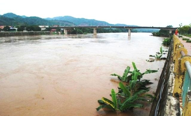 Sông Hồng xuất hiện lũ lớn hiếm gặp trong nhiều năm