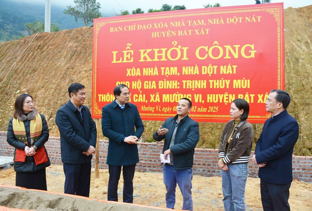 Bí thư Tỉnh ủy, Chủ tịch UBND tỉnh Trịnh Xuân Trường dự Lễ ra quân phát động xoá nhà tạm, nhà dột nát tại huyện Bát Xát