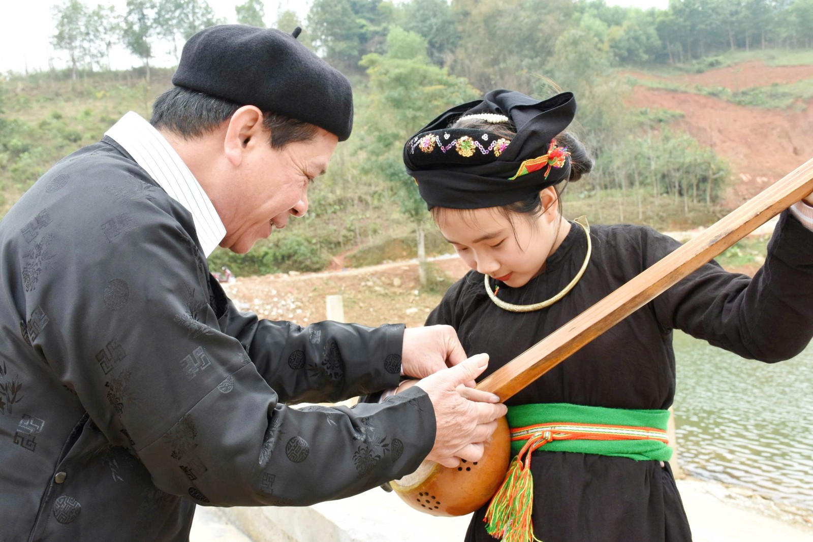 Đàn Tính: "Đứa con tinh thần” của người Tày Lào Cai