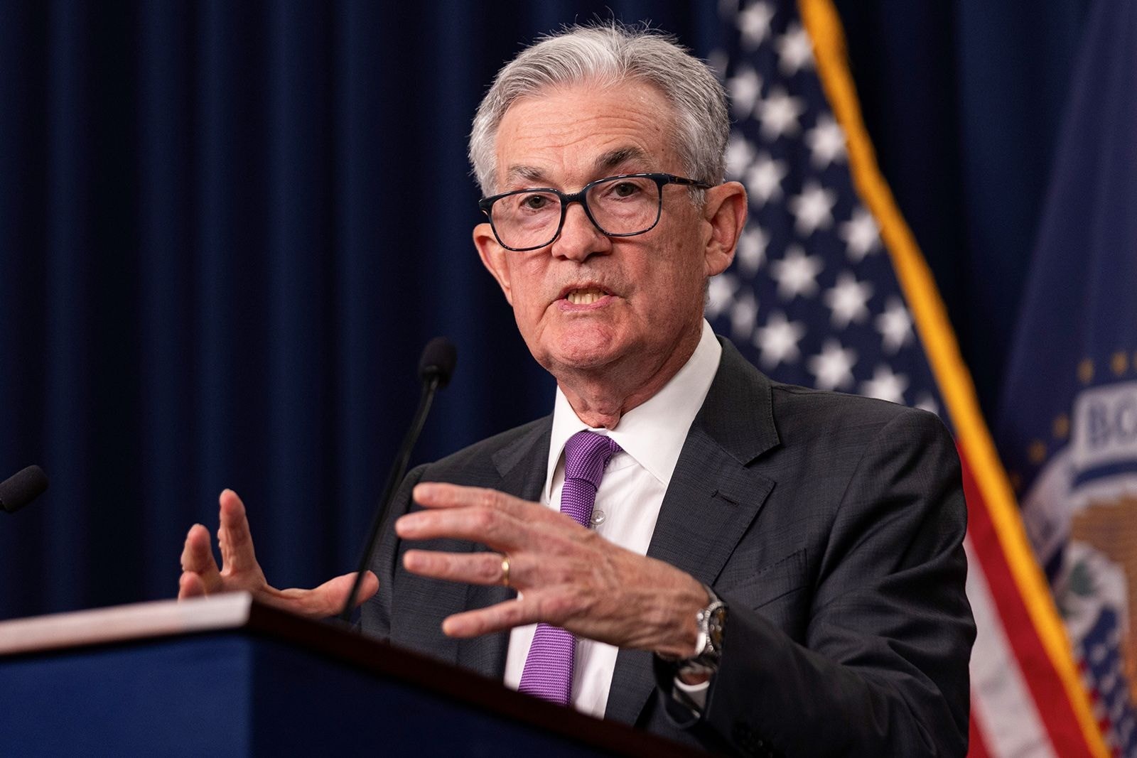 Cựu Chủ tịch Fed Jerome Powell gióng hồi chuông cảnh báo nước Mỹ