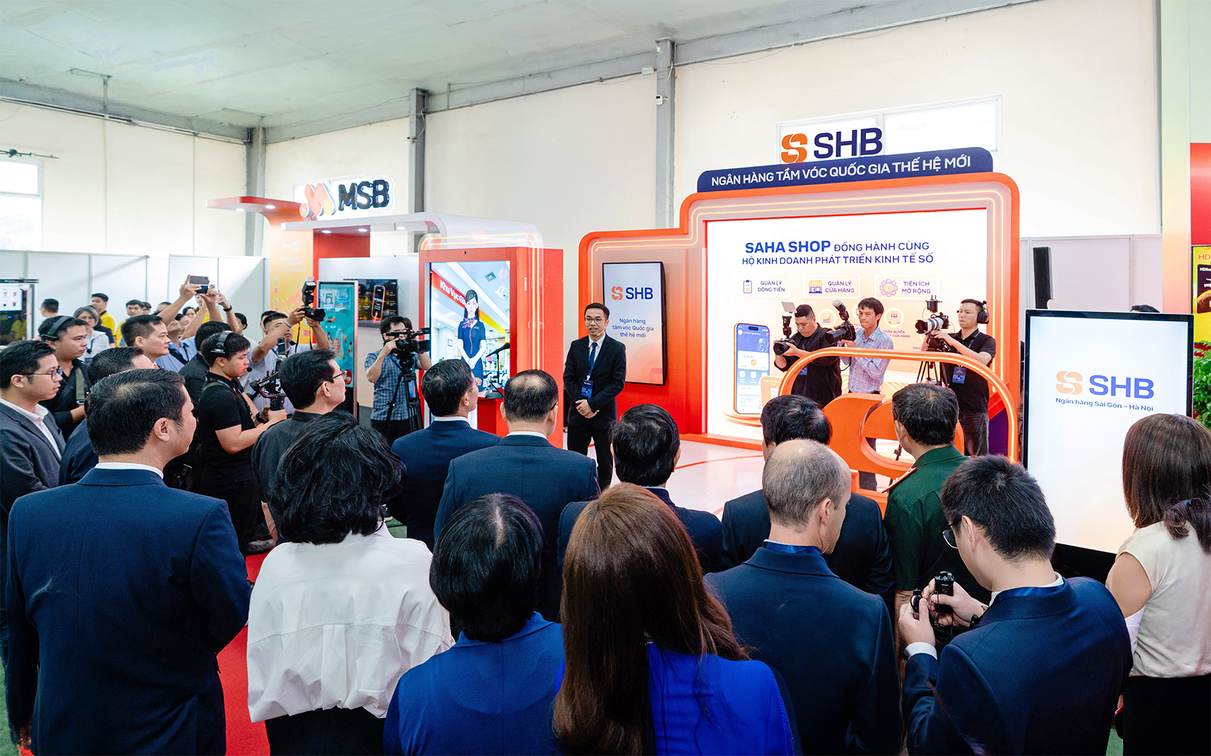 SHB SAHA Shop gây ấn tượng tại sự kiện Chuyển đổi số ngành Ngân hàng 2026