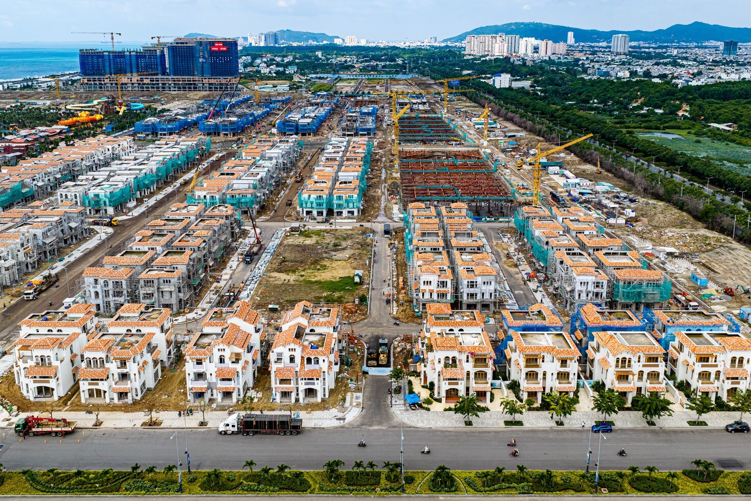 Hàng trăm căn nhà phố, biệt thự sắp hoàn thiện, Blanca City 'thay da đổi thịt' sau hơn một năm