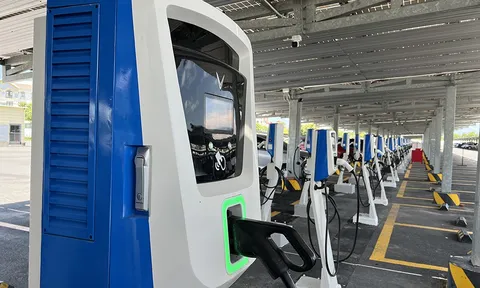 Hạ tầng sạc xe điện: Đường đua mới của cuộc cách mạng giao thông xanh