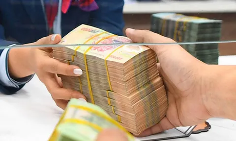 Ngân hàng đồng loạt tăng lãi suất tiết kiệm trước áp lực thanh khoản cuối năm