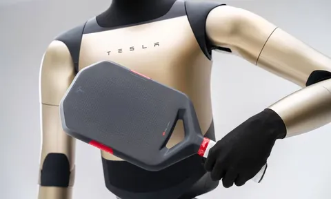 Tesla bất ngờ ra mắt vợt pickleball trị giá 350 USD