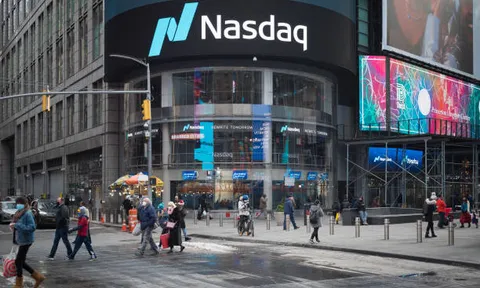 Nasdaq Composite mất hơn 1% sau khi OpenAI công bố doanh thu