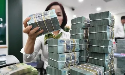 Tiền gửi dân cư lập đỉnh, doanh nghiệp giảm mạnh